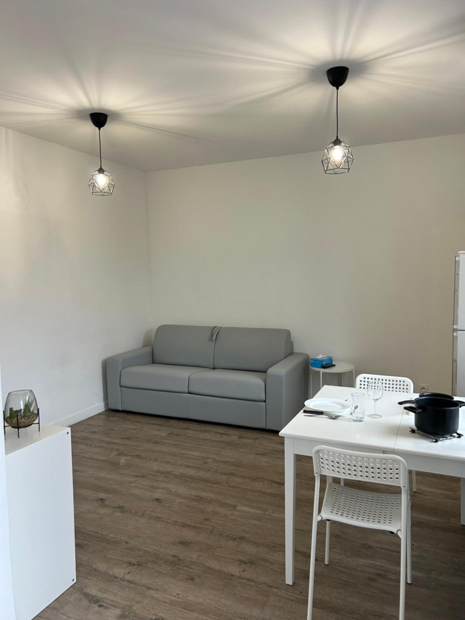 Superbe Studio Meuble Avec Parking Мобеж Екстер'єр фото