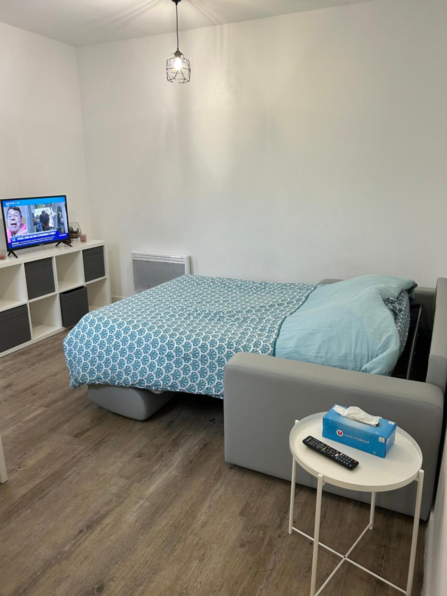 Superbe Studio Meuble Avec Parking Мобеж Екстер'єр фото