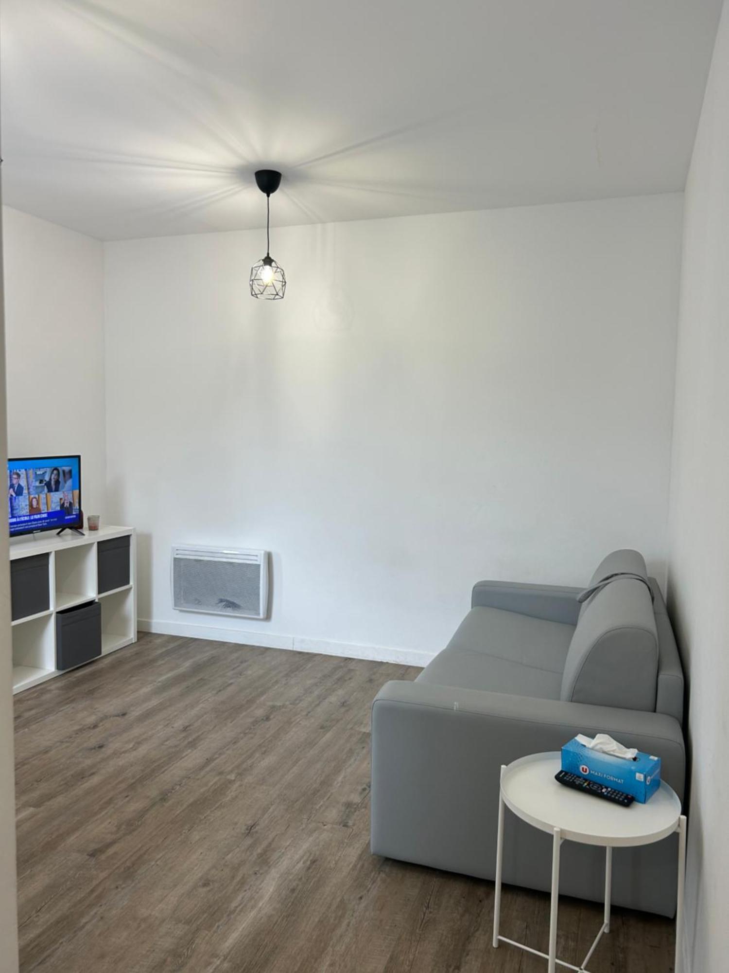 Superbe Studio Meuble Avec Parking Мобеж Екстер'єр фото